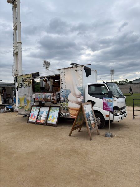 ファイル:テレビ大阪-YATAIフェス-2026-ミルキーパラダイス-大阪城公園-太陽の広場-01.jpg